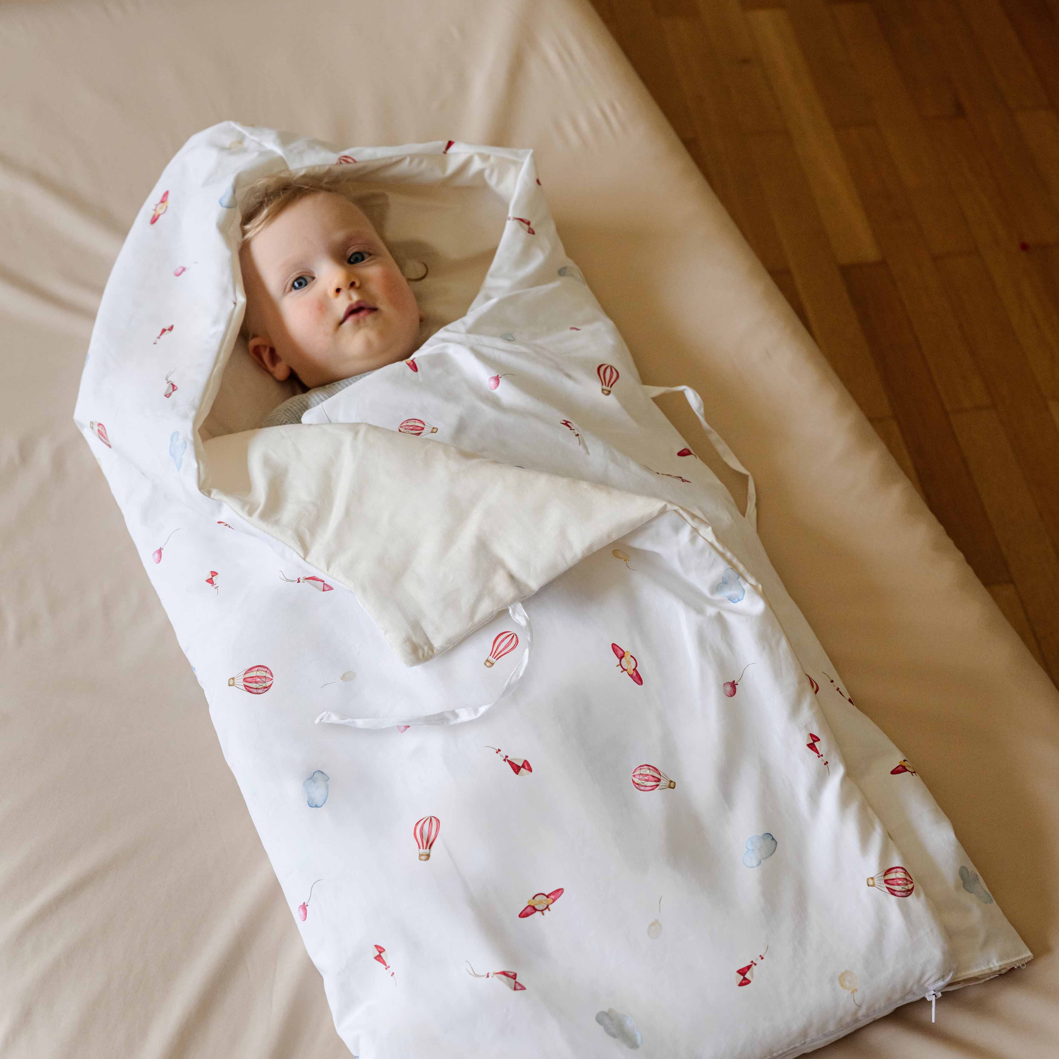Fußsack für den Kinderwagen für Neugeborene
- 0–6 Monate- Wolken- Perkal - Dalfilo