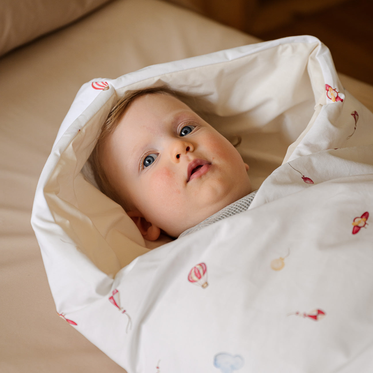 Fußsack für den Kinderwagen für Neugeborene
- 0–6 Monate- Wolken- Perkal - Dalfilo