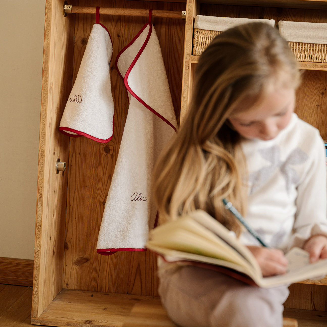 Kinder-Handtuch-Set
- Einheitsgröße- Weiß- Baumwolle - Dalfilo
