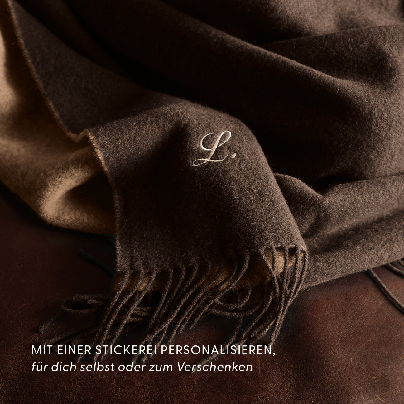 Double-Face-Plaid aus Wolle & Kaschmir
- 130×180 cm- Walnuss- Recycelte Wolle + Kaschmir - Dalfilo