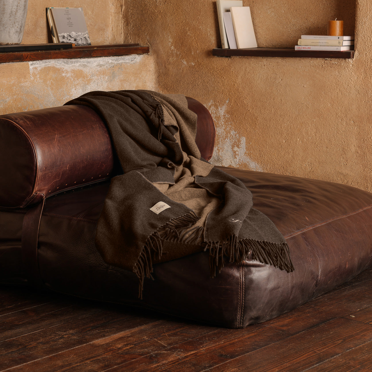 Double-Face-Plaid aus Wolle & Kaschmir
- 130×180 cm- Walnuss- Recycelte Wolle + Kaschmir - Dalfilo