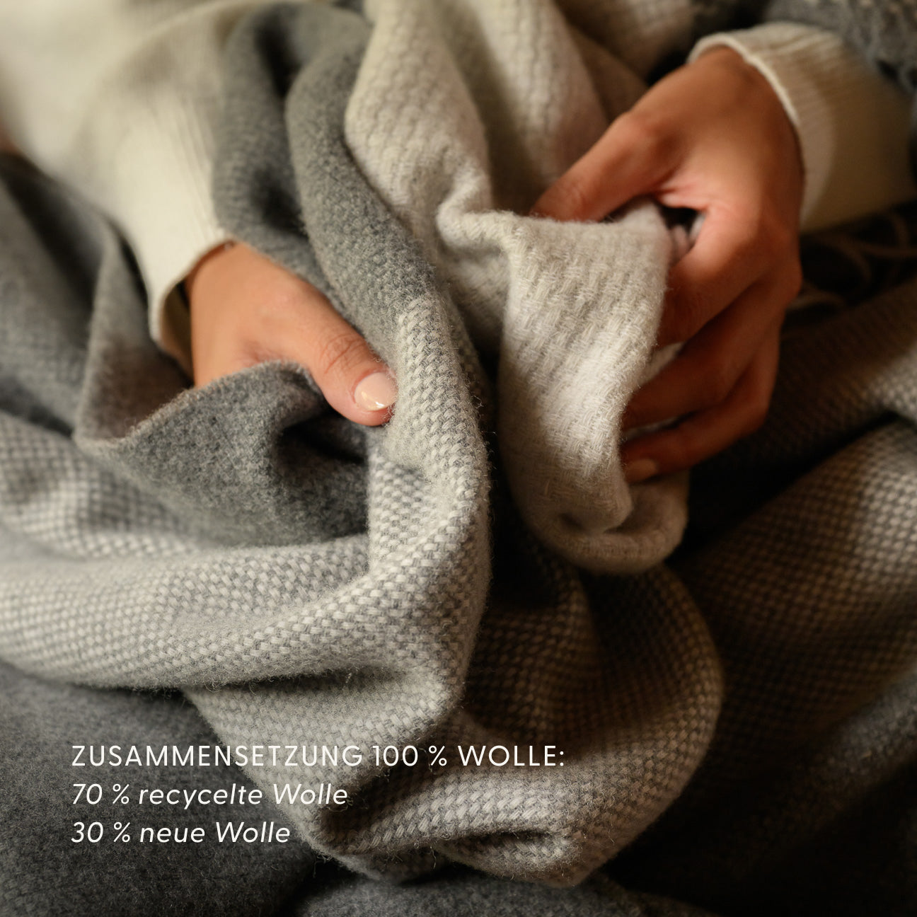 Wolldecke
- 130x180 cm- Steingrau- Regenerierter Wolle - Dalfilo